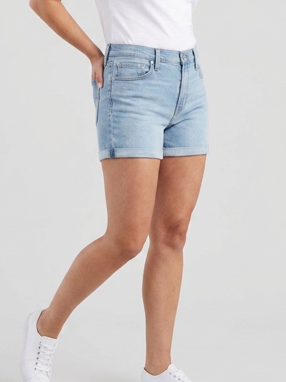 Levi’s Mid Length Denim Shorts Women’s Size 32 Light Wash Cuffed Stretch #118